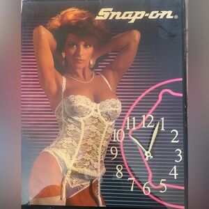 VINTAGE 1980'S SNAP-ON WOODEN CLOCK PIN UP GIRL TEDDY